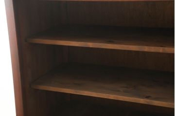 重ね収納棚をリペア&カスタム!棚板3枚新規製作し、本体は現状をベースにして1トーン程落ち着いた色味に着色し、修繕箇所は本体と馴染むよう仕上げ。(水屋箪笥、収納箪笥、キャビネット)