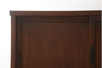 重ね収納棚をリペア&カスタム!棚板3枚新規製作し、本体は現状をベースにして1トーン程落ち着いた色味に着色し、修繕箇所は本体と馴染むよう仕上げ。(水屋箪笥、収納箪笥、キャビネット)