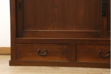 重ね収納棚をリペア&カスタム!棚板3枚新規製作し、本体は現状をベースにして1トーン程落ち着いた色味に着色し、修繕箇所は本体と馴染むよう仕上げ。(水屋箪笥、収納箪笥、キャビネット)