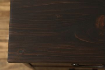 箪笥ローボードをリペア&カスタム!金具、天板を取り付け、本体は現状をベースにして1トーン程落ち着いた色味に着色し、修繕箇所は本体と馴染むよう仕上げ。(ローチェスト、引き出し、タンス)