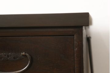 箪笥ローボードをリペア&カスタム!金具、天板を取り付け、本体は現状をベースにして1トーン程落ち着いた色味に着色し、修繕箇所は本体と馴染むよう仕上げ。(ローチェスト、引き出し、タンス)