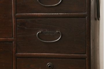 箪笥ローボードをリペア&カスタム!金具、天板を取り付け、本体は現状をベースにして1トーン程落ち着いた色味に着色し、修繕箇所は本体と馴染むよう仕上げ。(ローチェスト、引き出し、タンス)