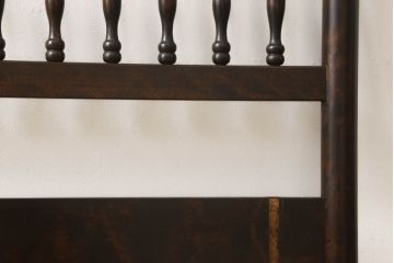 ベッドフレームをリペア&カスタム!ベットフレームに合わせてすのこを製作。本体は現状をベースにして1トーン程落ち着いた色味に着色し、修繕箇所は本体と馴染むよう仕上げ。(シングル)