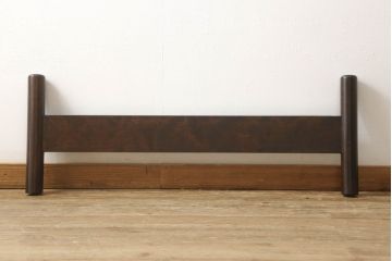 ベッドフレームをリペア&カスタム!ベットフレームに合わせてすのこを製作。本体は現状をベースにして1トーン程落ち着いた色味に着色し、修繕箇所は本体と馴染むよう仕上げ。(シングル)