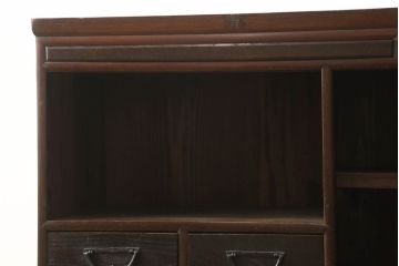 テレビ台をリペア&カスタム!大きい丸窓はクリアガラス、小さい丸窓は変わり花菱模様ガラスを取り付け。木製脚を取り付け、本体は現状をベースにして1トーン程落ち着いた色味に着色し、修繕箇所は本体と馴染むよう仕上げ。(テレビボード、サイドボード、ローボード、丸窓付き)