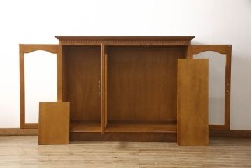 サイドボードをリペア&カスタム!当店商品を参考に台輪を製作。本体は現状をベースにして1トーン程落ち着いた色味に着色し、台輪は本体に馴染むよう着色仕上げ。(キャビネット、収納棚、戸棚、飾り棚、カップボード)