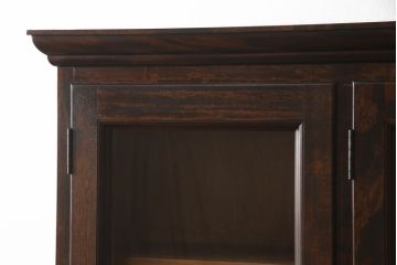 C型食器棚をリペア&カスタム!ガラスをクリアのアクリルへ交換。本体は現状をベースにして1トーン程落ち着いた色味に着色し、修繕箇所は本体と馴染むよう仕上げ。(飾り棚、収納棚、キャビネット、カップボード)