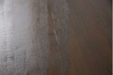 収納棚をリペア&カスタム!既存のガラスをクリアガラスに交換し、天板の傷みがある箇所は新材で埋めてから着色。木部は現状の品物に合わせて1トーン程落ち着いた色に着色し、内部は本体と色合わせ。(ガラス戸棚、食器棚、飾り棚、キャビネット)