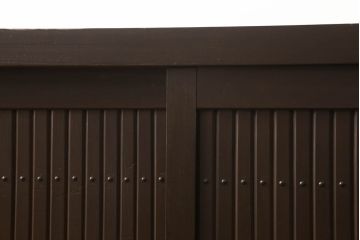 サイドボードをリペア&カスタム!当店の商品を参考に鉄脚を製作し取り付け。木部は現状の品物に合わせて1トーン程落ち着いた色に着色し、修繕箇所は本体と馴染むよう仕上げ。(水屋箪笥、収納棚、戸棚、サイドボード)