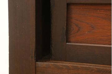 サイドボードをリペア&カスタム!当店の商品を参考に鉄脚を製作し取り付け。木部は現状の品物に合わせて1トーン程落ち着いた色に着色し、修繕箇所は本体と馴染むよう仕上げ。(水屋箪笥、収納棚、戸棚、サイドボード)