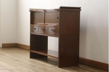 置き床をリペア&カスタム!お客様ご希望のデザインを参考に脚を製作し取り付け。色味はカシュー漆にて仕上げ。 (ローボード、テレビ台、戸棚、収納棚、飾り台)