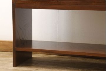 置き床をリペア&カスタム!お客様ご希望のデザインを参考に脚を製作し取り付け。色味はカシュー漆にて仕上げ。 (ローボード、テレビ台、戸棚、収納棚、飾り台)