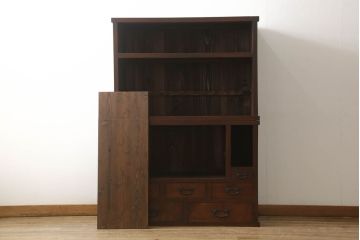 重ね箪笥をリペア&カスタム!棚板2枚製作し棚内部を2等分する位置に取り付け。本体は現状をベースにして1トーン程落ち着いた色味に着色。(関東水屋箪笥、収納棚、茶棚、キャビネット、食器棚)
