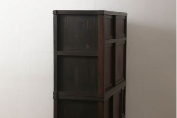 重ね箪笥をリペア&カスタム!棚板2枚製作し棚内部を2等分する位置に取り付け。本体は現状をベースにして1トーン程落ち着いた色味に着色。(関東水屋箪笥、収納棚、茶棚、キャビネット、食器棚)
