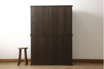 重ね箪笥をリペア&カスタム!棚板2枚製作し棚内部を2等分する位置に取り付け。本体は現状をベースにして1トーン程落ち着いた色味に着色。(関東水屋箪笥、収納棚、茶棚、キャビネット、食器棚)