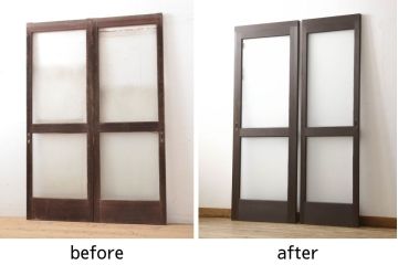 ガラス戸2枚をリペア&カスタム!高さと幅をリサイズし、引手の取り付け位置を調整。吊り戸仕様へ加工し、ガラスは新しくすりガラスに交換。色味は当店商品を参考に着色。(引き戸、建具)