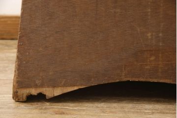 踏み台の見た目を変えずに綺麗にリペア!現状の色味を活かしてクリアワックスにて仕上げ。(飾り台、花台)