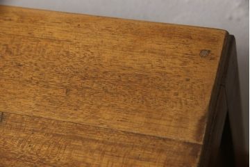 片袖机の見た目を変えずに綺麗にリペア!現状をベースにして1トーン程落ち着いた色味に着色。(デスク、在宅用、在宅ワーク)