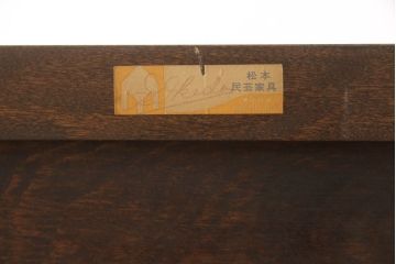 収納棚をリペア&カスタム!上段を使用し、棚板1枚を新規製作し、棚受けは棚ダボ仕様に。本体は現状をベースにして1トーン程落ち着いた色味に着色し、修繕箇所は本体と馴染むように。(靴箱、下駄箱、キャビネット、ワードローブ)
