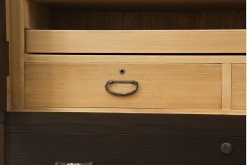 春日部桐箪笥をリペア&カスタム!内部は着色せず、本体外側はチェスナット系に着色。(桐たんす、和タンス、着物箪笥、衣装箪笥、引き出し、チェスト、並厚)