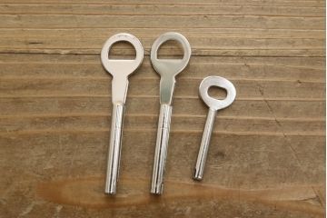 春日部桐箪笥をリペア&カスタム!内部は着色せず、本体外側はチェスナット系に着色。(桐たんす、和タンス、着物箪笥、衣装箪笥、引き出し、チェスト、並厚)