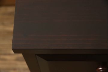 ローチェストをリペア&カスタム!天板を取り付け、1段目引き出しにフラップダウン加工を施し、配線用の穴開け加工。本体は元々の色味をベースに補色、傷消しにて仕上げ、新材部分は本体に色を合わせ。(ローボード、サイドチェスト、引き出し)
