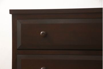 ローチェストをリペア&カスタム!天板を取り付け、1段目引き出しにフラップダウン加工を施し、配線用の穴開け加工。本体は元々の色味をベースに補色、傷消しにて仕上げ、新材部分は本体に色を合わせ。(ローボード、サイドチェスト、引き出し)