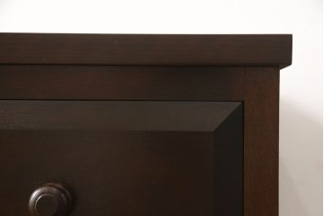 ローチェストをリペア&カスタム!天板を取り付け、1段目引き出しにフラップダウン加工を施し、配線用の穴開け加工。本体は元々の色味をベースに補色、傷消しにて仕上げ、新材部分は本体に色を合わせ。(ローボード、サイドチェスト、引き出し)