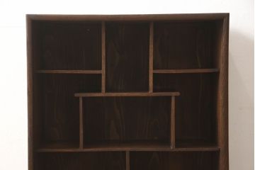 ガラス戸棚をリペア&カスタム!取っ手は似た雰囲気のものに交換。木部は現状の品物に合わせて1トーン程落ち着いた色に着色し、内部棚板・修繕箇所は本体と馴染むように。(飾り棚、収納棚、キャビネット)