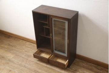 ガラス戸棚をリペア&カスタム!取っ手は似た雰囲気のものに交換。木部は現状の品物に合わせて1トーン程落ち着いた色に着色し、内部棚板・修繕箇所は本体と馴染むように。(飾り棚、収納棚、キャビネット)