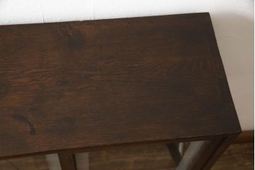 ガラス戸棚をリペア&カスタム!取っ手は似た雰囲気のものに交換。木部は現状の品物に合わせて1トーン程落ち着いた色に着色し、内部棚板・修繕箇所は本体と馴染むように。(飾り棚、収納棚、キャビネット)