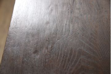ガラス戸棚をリペア&カスタム!取っ手は似た雰囲気のものに交換。木部は現状の品物に合わせて1トーン程落ち着いた色に着色し、内部棚板・修繕箇所は本体と馴染むように。(飾り棚、収納棚、キャビネット)