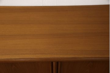 サイドボードをリペア&カスタム!既存の棚受けをねじ込みタイプのダボに交換。各棚に1個ずつ計5か所に配線用の穴開け加工。(キャビネット、テレビ台、リビングボード、ヴィンテージ)