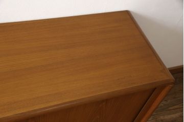 サイドボードをリペア&カスタム!既存の棚受けをねじ込みタイプのダボに交換。各棚に1個ずつ計5か所に配線用の穴開け加工。(キャビネット、テレビ台、リビングボード、ヴィンテージ)