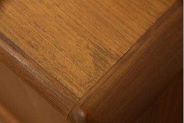 サイドボードをリペア&カスタム!既存の棚受けをねじ込みタイプのダボに交換。各棚に1個ずつ計5か所に配線用の穴開け加工。(キャビネット、テレビ台、リビングボード、ヴィンテージ)