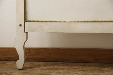 ベッドフレームをリペア&カスタム!べッドに合わせてスノコを製作。スノコ側面の4辺は本体の色味に合わせ白にてペイントし、本体は現状の色味を活かして仕上げ。(キングサイズ)
