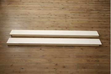 ベッドフレームをリペア&カスタム!べッドに合わせてスノコを製作。スノコ側面の4辺は本体の色味に合わせ白にてペイントし、本体は現状の色味を活かして仕上げ。(キングサイズ)
