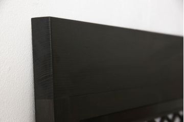 組子入り扉1枚をリペア&カスタム!高さと幅をリサイズし、開き戸から引戸へ仕様変更。引手を取り付け、プラスチック障子紙にて張り替え。色味は当店商品を参考にダークブラウン色に着色。(ドア、障子戸、格子戸、建具)