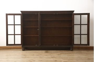 キャビネットをリペア&カスタム!木製の脚を取り付け、本体は現状をベースにして1トーン程落ち着いた色味に着色して仕上げ。(食器棚、カップボード、飾り棚、収納棚、本箱、ブックケース、サイドボード、サイドキャビネット)