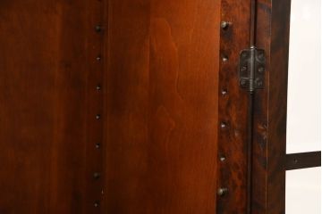 キャビネットをリペア&カスタム!木製の脚を取り付け、本体は現状をベースにして1トーン程落ち着いた色味に着色して仕上げ。(食器棚、カップボード、飾り棚、収納棚、本箱、ブックケース、サイドボード、サイドキャビネット)