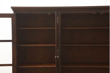 キャビネットをリペア&カスタム!木製の脚を取り付け、本体は現状をベースにして1トーン程落ち着いた色味に着色して仕上げ。(食器棚、カップボード、飾り棚、収納棚、本箱、ブックケース、サイドボード、サイドキャビネット)