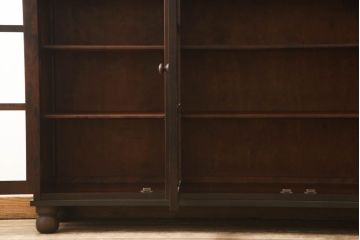 キャビネットをリペア&カスタム!木製の脚を取り付け、本体は現状をベースにして1トーン程落ち着いた色味に着色して仕上げ。(食器棚、カップボード、飾り棚、収納棚、本箱、ブックケース、サイドボード、サイドキャビネット)