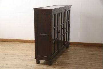 キャビネットをリペア&カスタム!木製の脚を取り付け、本体は現状をベースにして1トーン程落ち着いた色味に着色して仕上げ。(食器棚、カップボード、飾り棚、収納棚、本箱、ブックケース、サイドボード、サイドキャビネット)