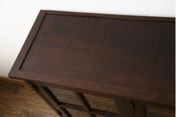 キャビネットをリペア&カスタム!木製の脚を取り付け、本体は現状をベースにして1トーン程落ち着いた色味に着色して仕上げ。(食器棚、カップボード、飾り棚、収納棚、本箱、ブックケース、サイドボード、サイドキャビネット)