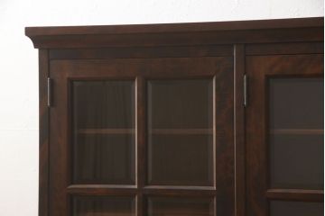 キャビネットをリペア&カスタム!木製の脚を取り付け、本体は現状をベースにして1トーン程落ち着いた色味に着色して仕上げ。(食器棚、カップボード、飾り棚、収納棚、本箱、ブックケース、サイドボード、サイドキャビネット)