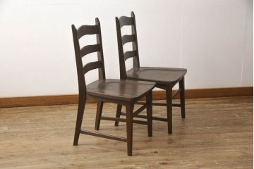 ラダー型食堂椅子2脚をリペア&カスタム!座面までの高さをリサイズし、修繕箇所は本体と馴染ませ、木部は現状をベースにして1トーン程落ち着いた色味に着色。(ダイニングチェア、ラダーバックチェア、ワークチェア、椅子、板座チェア)