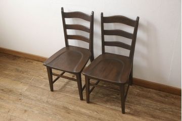 ラダー型食堂椅子2脚をリペア&カスタム!座面までの高さをリサイズし、修繕箇所は本体と馴染ませ、木部は現状をベースにして1トーン程落ち着いた色味に着色。(ダイニングチェア、ラダーバックチェア、ワークチェア、椅子、板座チェア)