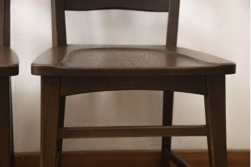 ラダー型食堂椅子2脚をリペア&カスタム!座面までの高さをリサイズし、修繕箇所は本体と馴染ませ、木部は現状をベースにして1トーン程落ち着いた色味に着色。(ダイニングチェア、ラダーバックチェア、ワークチェア、椅子、板座チェア)