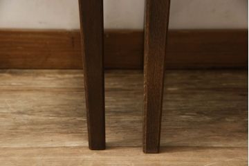 ラダー型食堂椅子2脚をリペア&カスタム!座面までの高さをリサイズし、修繕箇所は本体と馴染ませ、木部は現状をベースにして1トーン程落ち着いた色味に着色。(ダイニングチェア、ラダーバックチェア、ワークチェア、椅子、板座チェア)