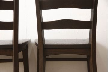 ラダー型食堂椅子2脚をリペア&カスタム!座面までの高さをリサイズし、修繕箇所は本体と馴染ませ、木部は現状をベースにして1トーン程落ち着いた色味に着色。(ダイニングチェア、ラダーバックチェア、ワークチェア、椅子、板座チェア)